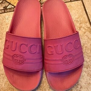 Gucci Fuchsia Rubber Slides